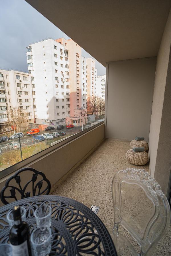 Central Apartments With City View & Large Balcony Bucarest Esterno foto