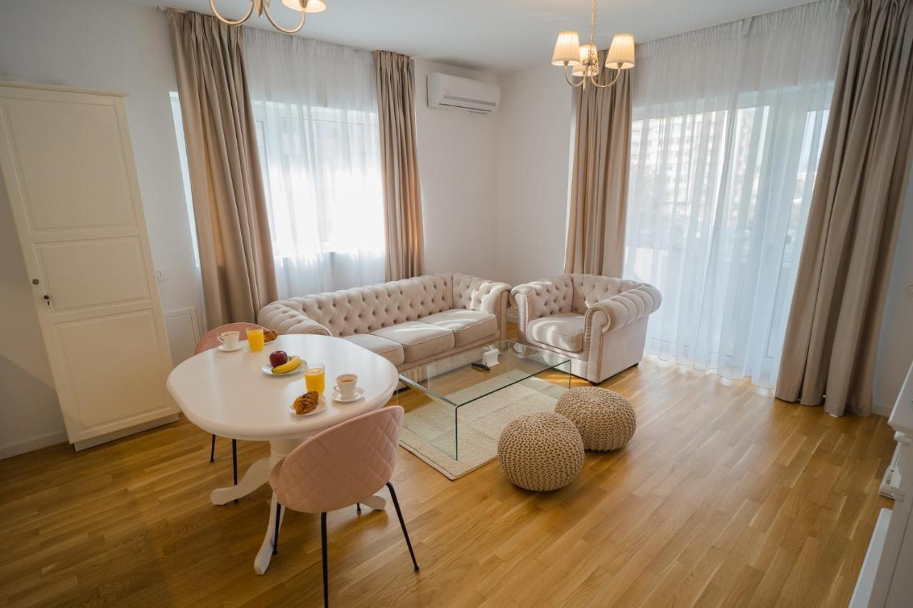Central Apartments With City View & Large Balcony Bucarest Esterno foto