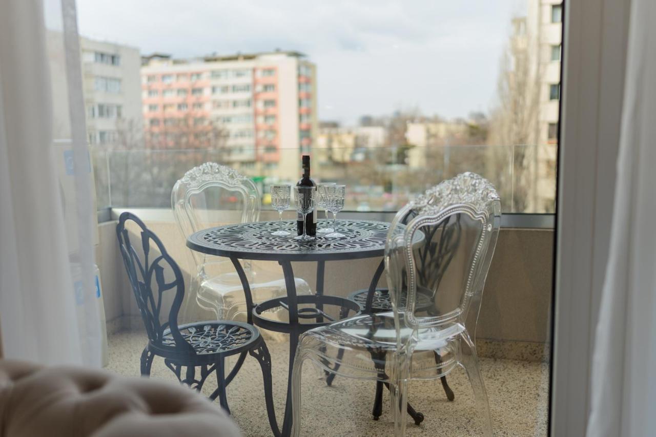 Central Apartments With City View & Large Balcony Bucarest Esterno foto