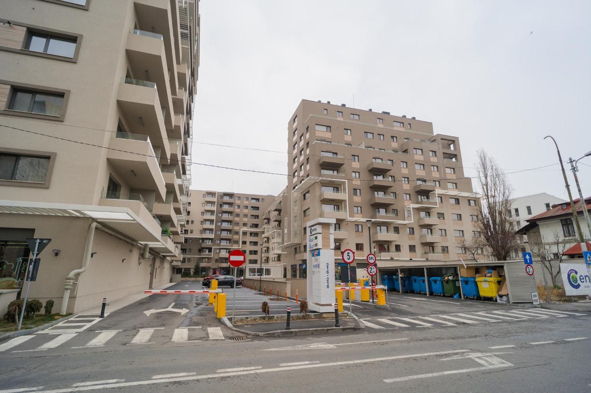 Central Apartments With City View & Large Balcony Bucarest Esterno foto